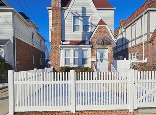 15909 Laburnum Ave, Flushing, NY 11358