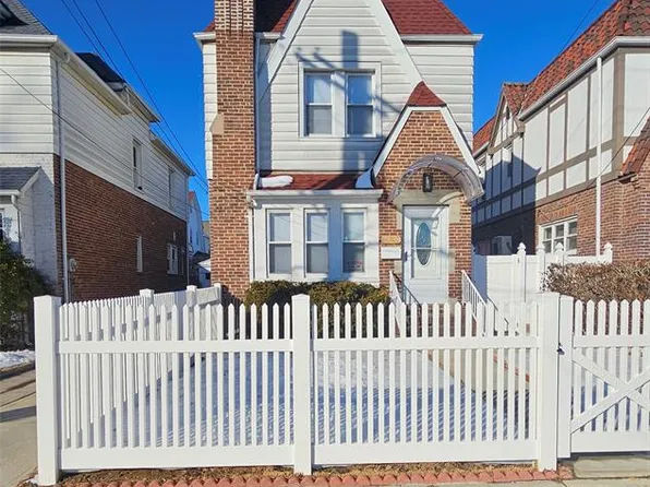 15909 Laburnum Ave, Flushing, NY 11358