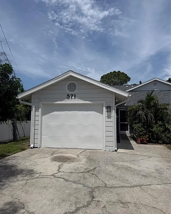 571 Milburne Close