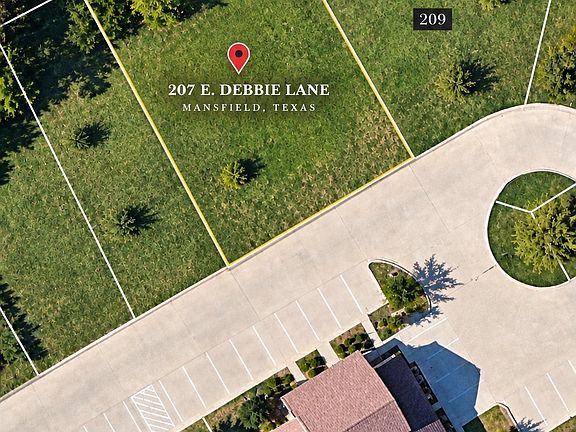 3rd image of 207 E Debbie Ln