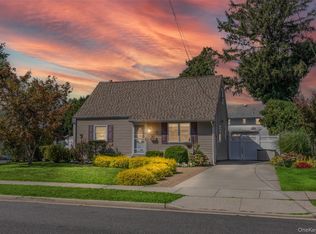 10 Nassau Ave, Plainview, NY 11803