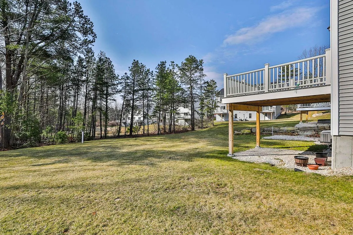 3 bed, 3.0 bath, 1978 sqft, $3,500 — Photo 3