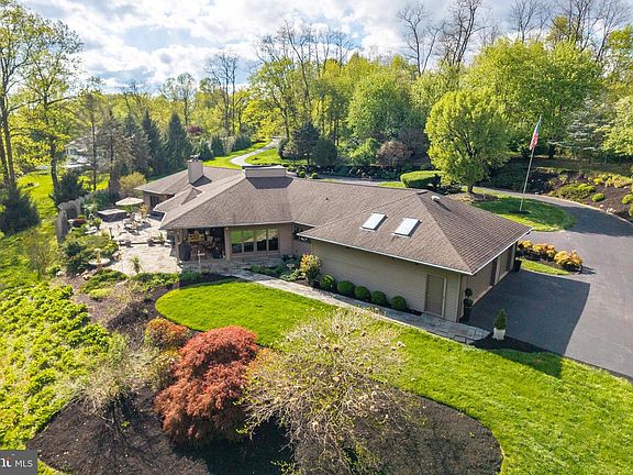 2nd image of 30 Celeste Ln