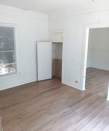 3rd image of 1125 North Ctr