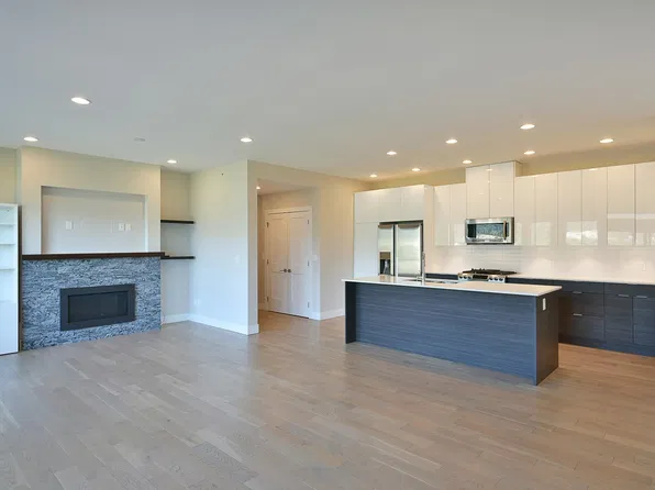 5780 Marine Way #303, Sechelt, BC V7Z 0K3