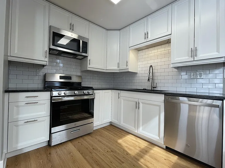 4059 Brunswick Ave S — Photo 10