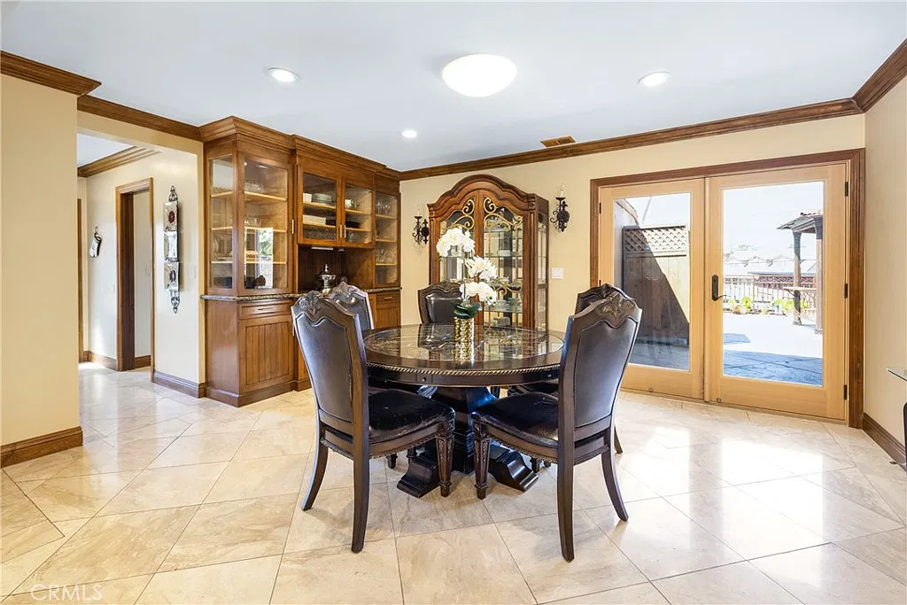 2 bed, 2.5 bath, 1573 sqft, $5,000 — Photo 4