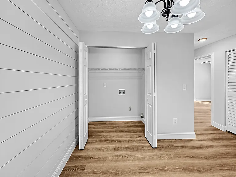 Springview Apartments — Photo 37
