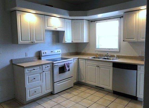 2nd image of 1411 Andrews St