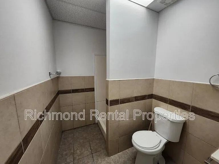 11 E Broad St #A — Photo 8