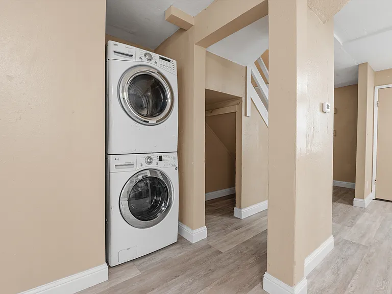 1639 E 6th St #1639 — Photo 4