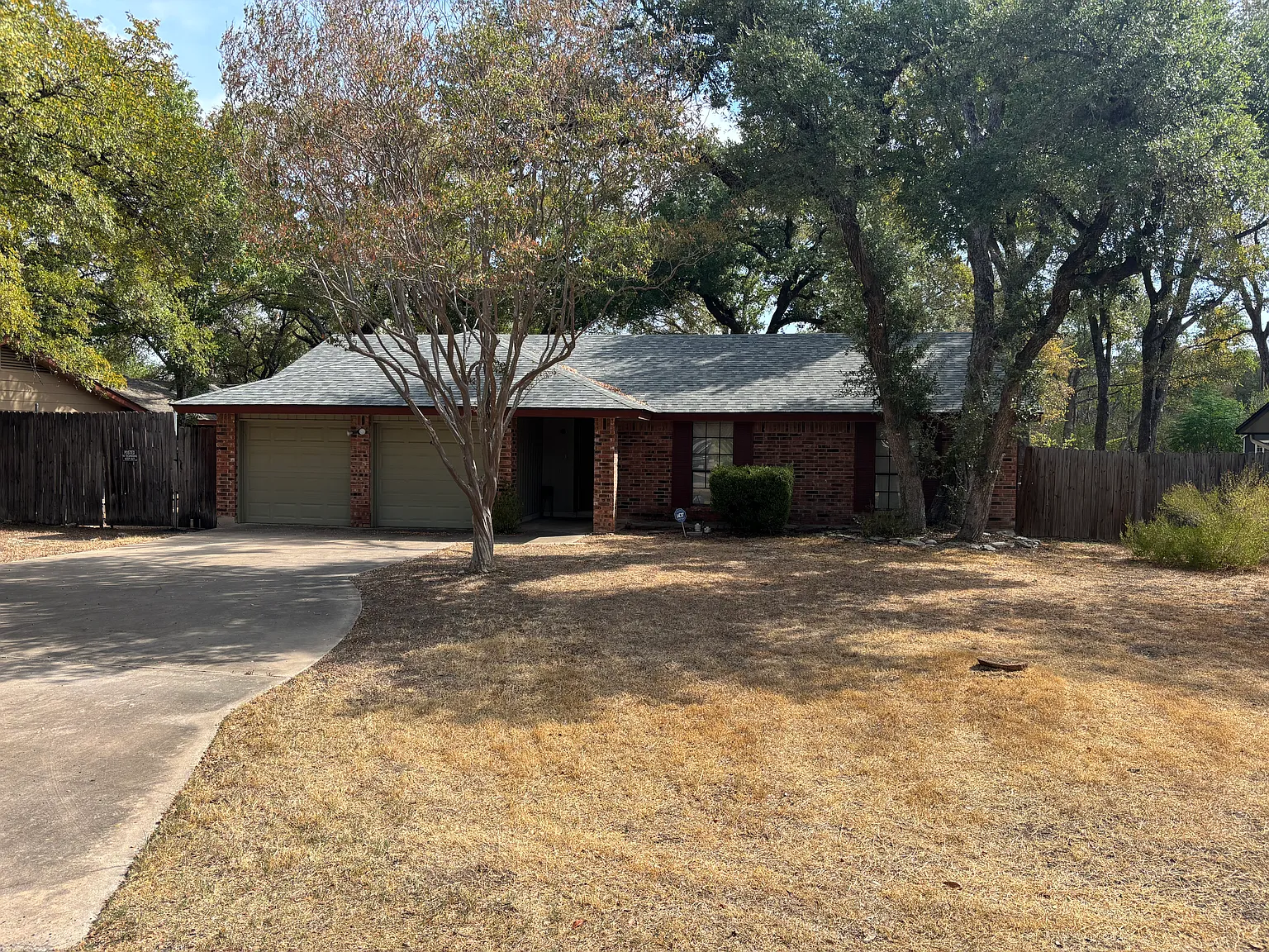 3 bed, 1330 sqft, $2,200 — Photo 3