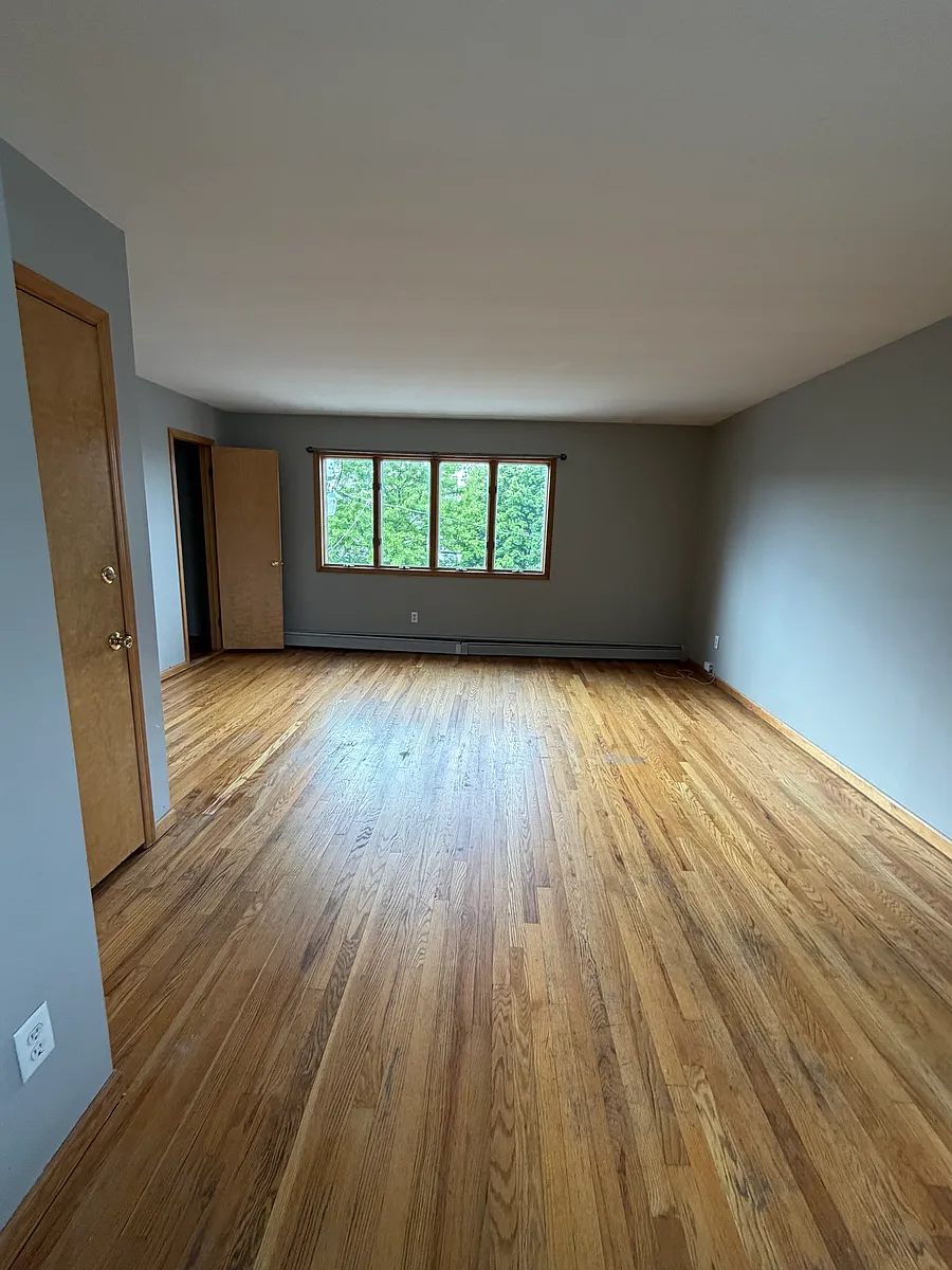 Building Photo - 110 Humphrey Ave #2