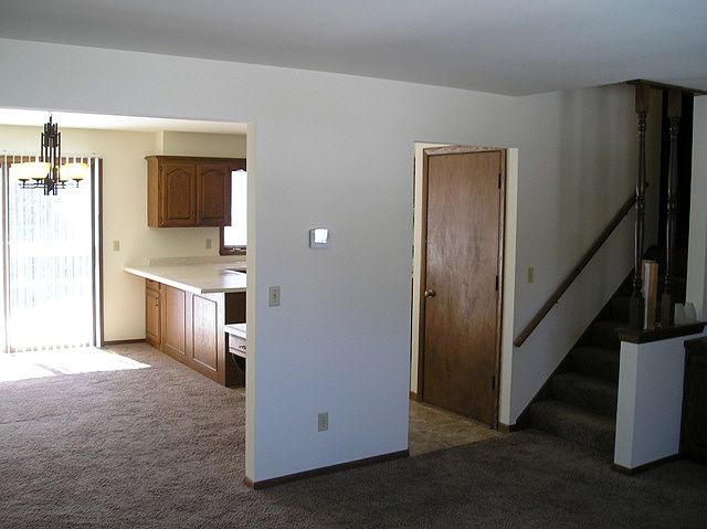 516 Living kitchen area_02132017