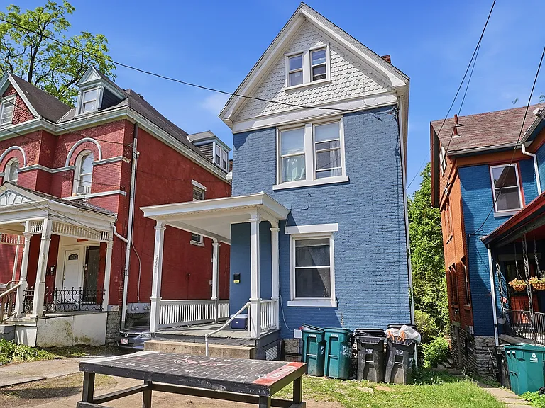 2661 Bellevue Ave — Photo 2
