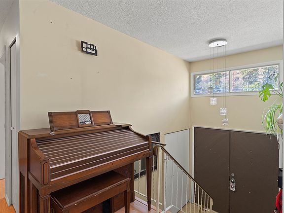 3rd image of 1680 Mount Dufferin Dr