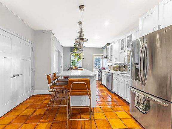 5th image of 139 22nd St