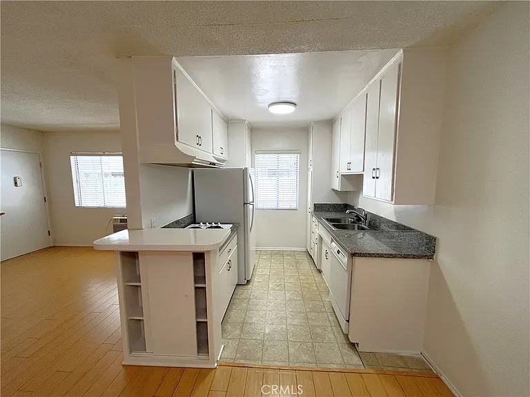 1933 Pelham Ave #3 — Photo 10