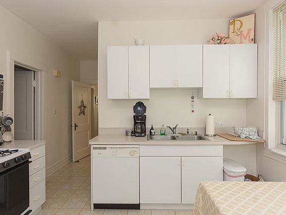 3rd image of 3540 N Bell Ave #2