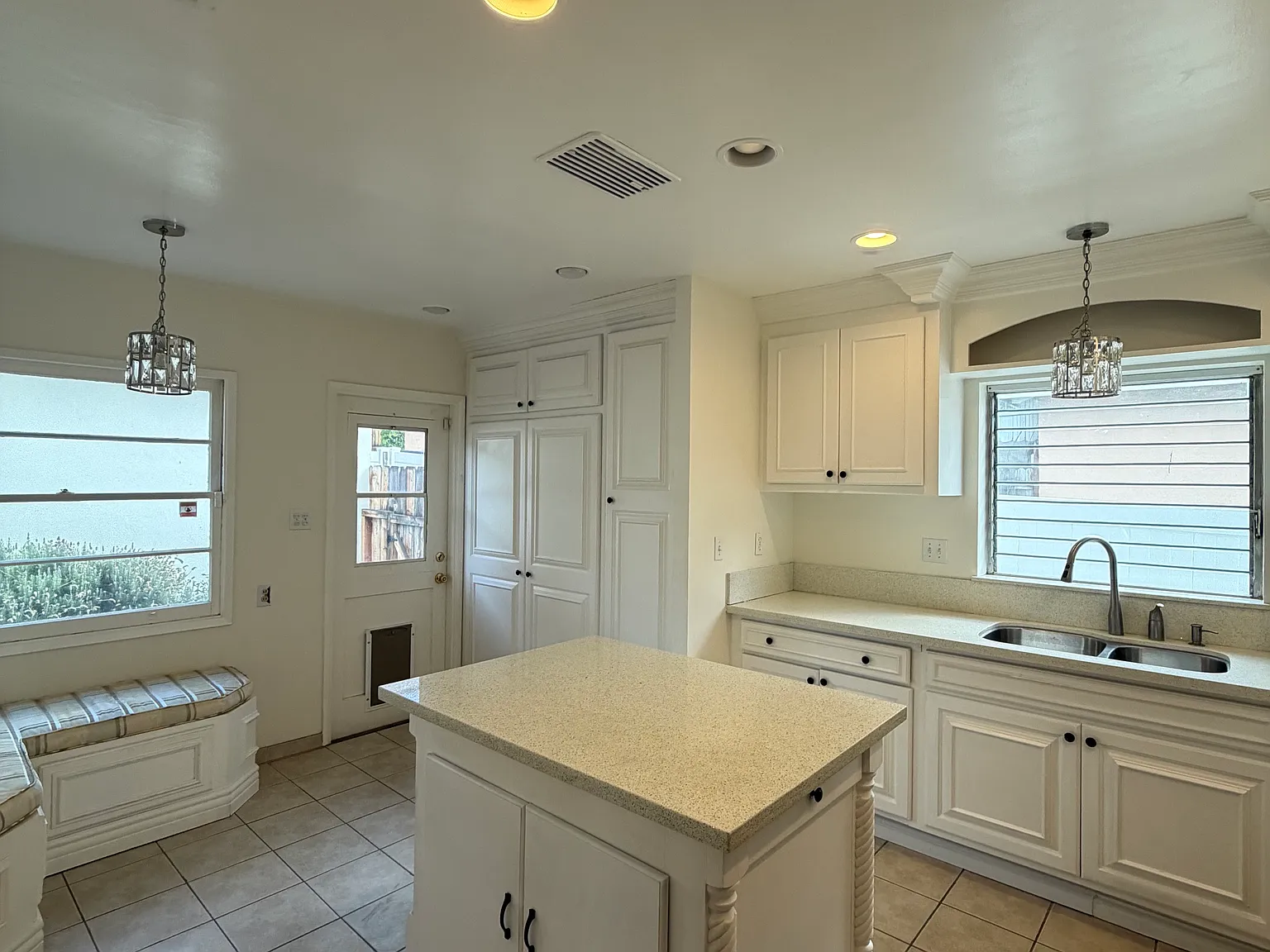 2 bed, 1200 sqft, $3,350 — Photo 3