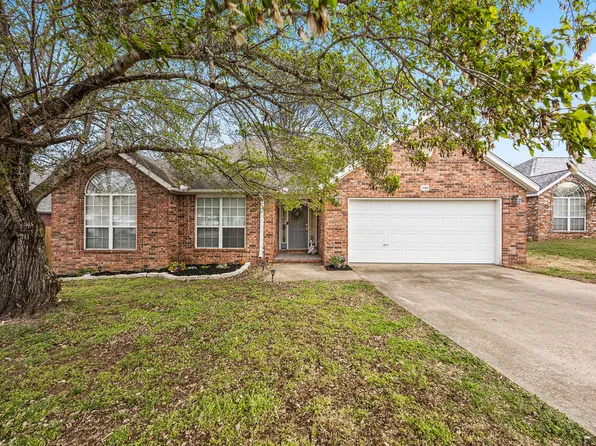 5588 E Country Rdg, Fayetteville, AR 72701