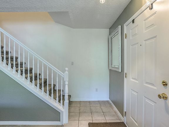 3rd image of 12426 Fountain Hill Ln NE
