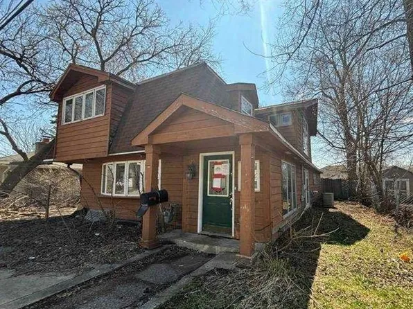 120 Roosevelt Ave, Wauconda, IL 60084