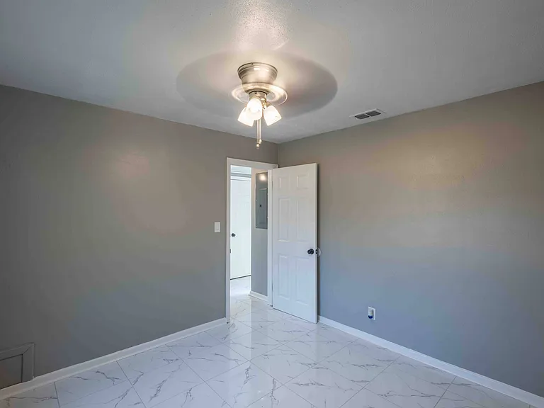 2013 Ronald Ln — Photo 31