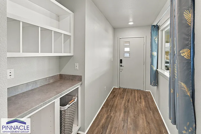 3 bed, 2.0 bath, 1092 sqft, $3,800 — Photo 2