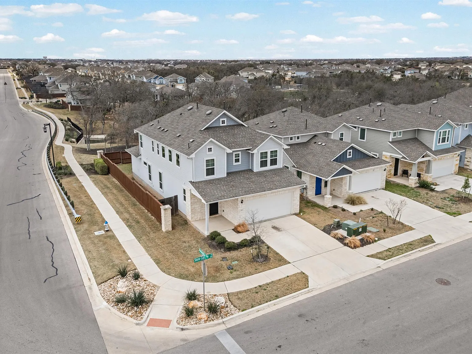 6 bed, 3.5 bath, 2634 sqft, $2,895 — Photo 1