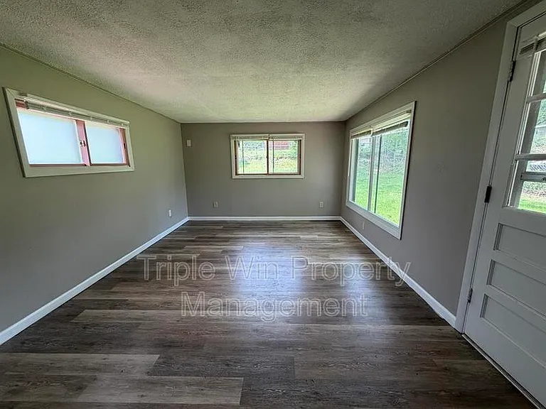 835 Bobbins Ln — Photo 15