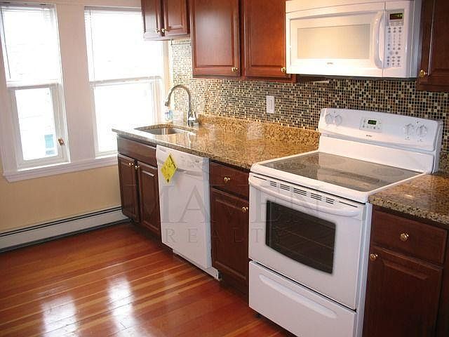 2nd image of 334 Willoughby St Unit 3
