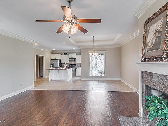 5th image of 202 Creekside Dr