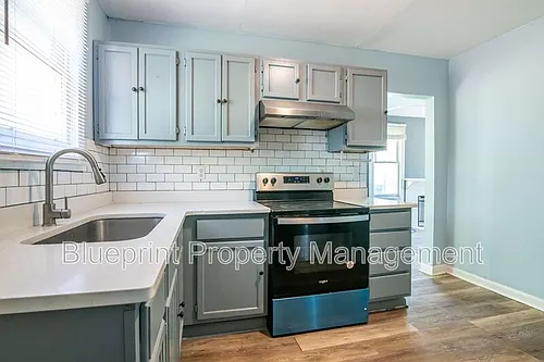 208 52nd Pl N Photo 1
