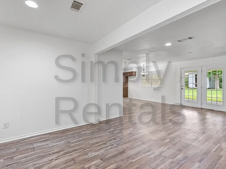 705 Plano St — Photo 17