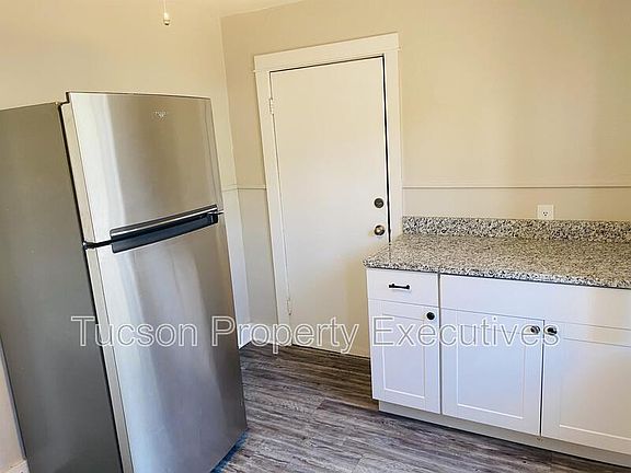 4th image of 2632 N Stone Ave APT 5