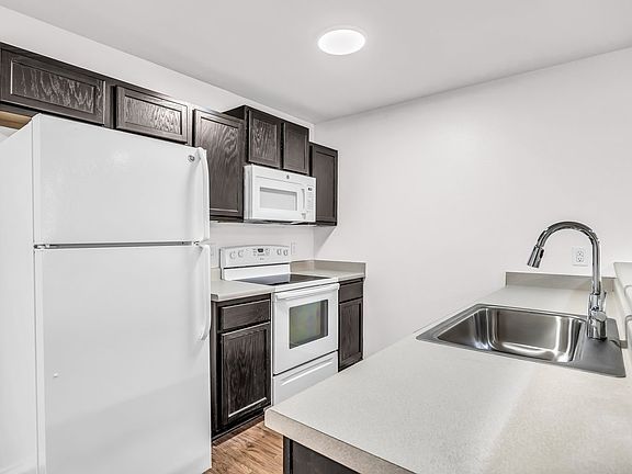 3rd image of 19839 Clayton St #1111