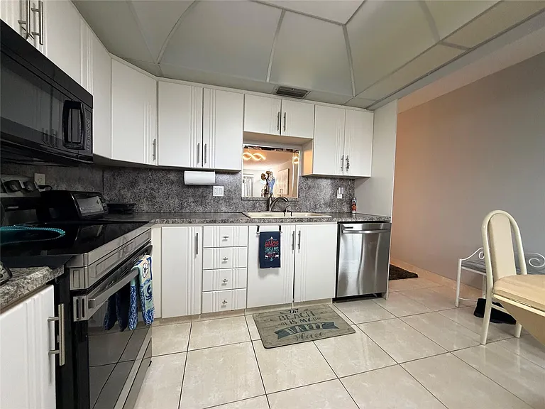 2304 Lucaya Ln #L4 — Photo 17