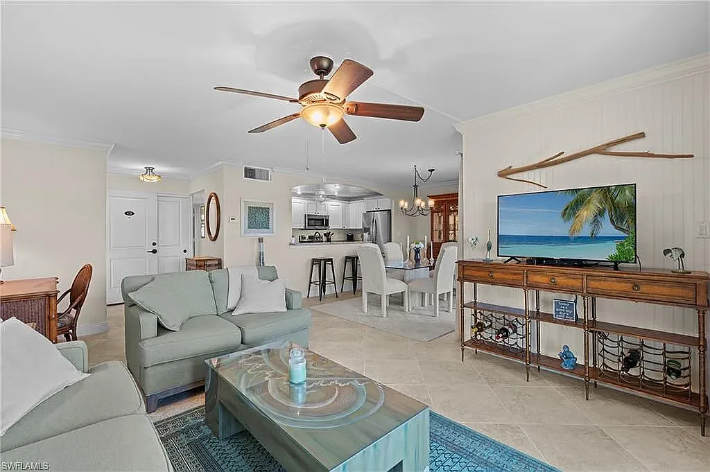 579 Seaview Ct — Photo 2