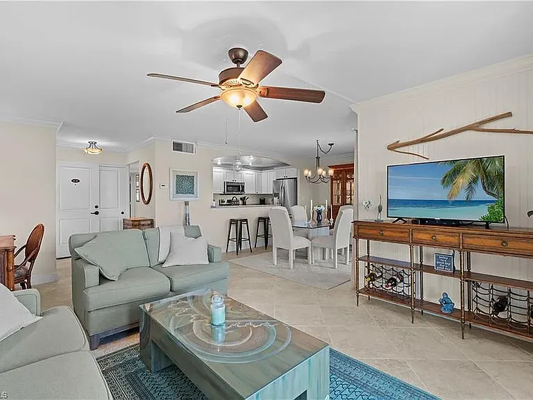 579 Seaview Ct #2 — Photo 2
