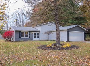 6522 Hidden Tree Ln, Amherst, OH 44001