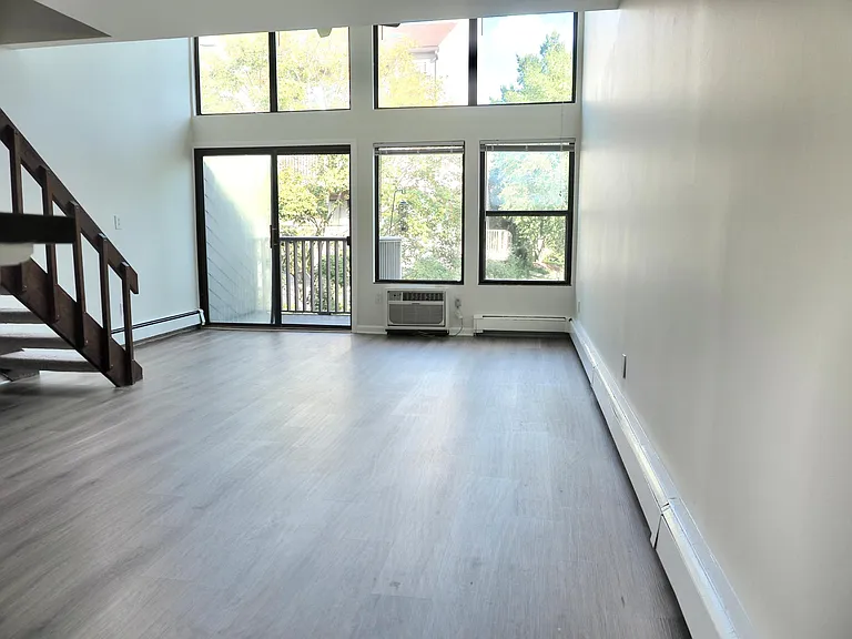 1465 E Putnam Ave #528 — Photo 2
