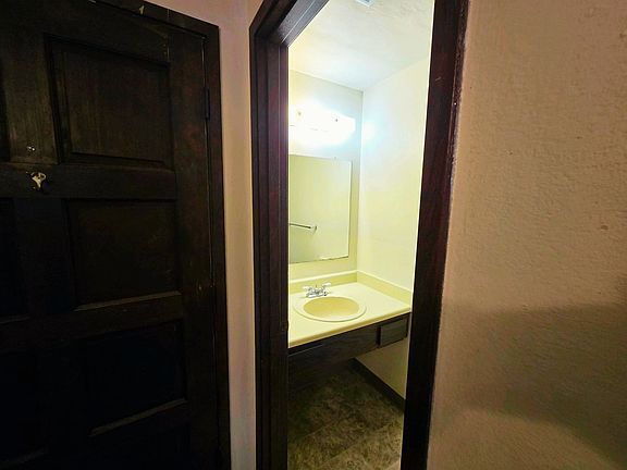 5th image of 2125-2145 NW Highland Dr #550-01-2135