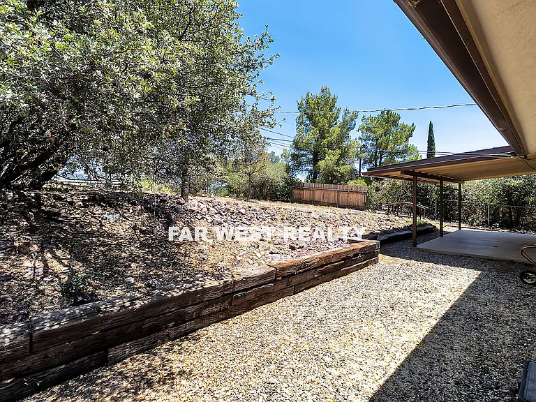 428 Stewart Cir — Photo 8