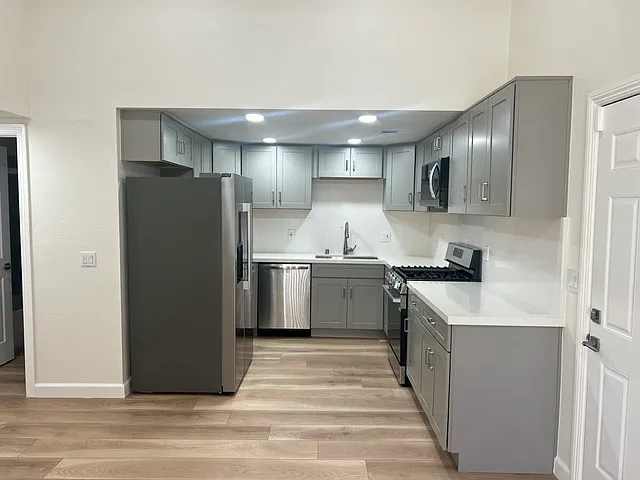 2 bed, 925 sqft, $2,300 — Photo 4