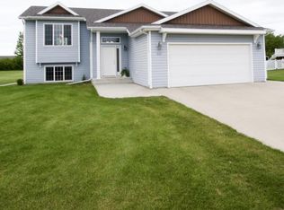 507 21st Ave NE, Jamestown, ND 58401
