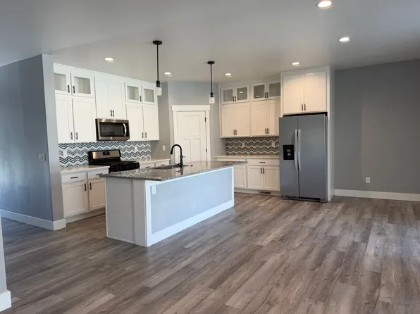 1702 Wyatt Earp Ct, Belgrade, MT 59714