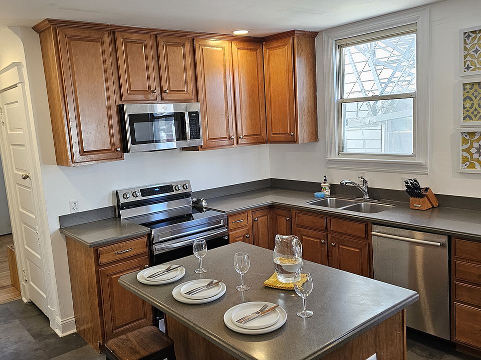 Fully equipped kitchen stocked for 30+ day stays_cook real meals, save real money.
