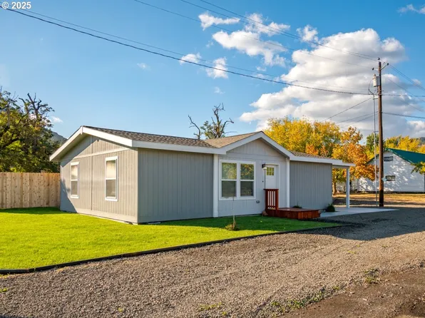 2702 N Oak St, La Grande, OR 97850