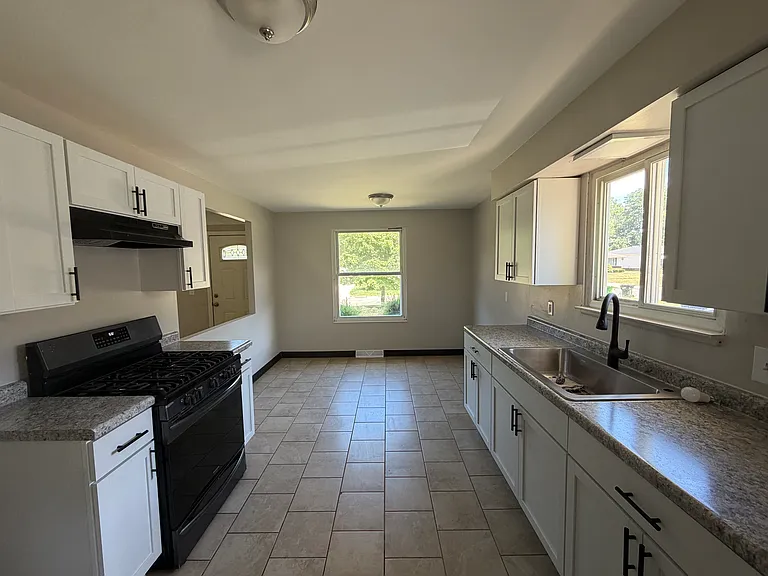 5556 Andover Blvd — Photo 2